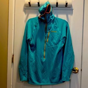 Women’s Patagonia R1 pullover with hood